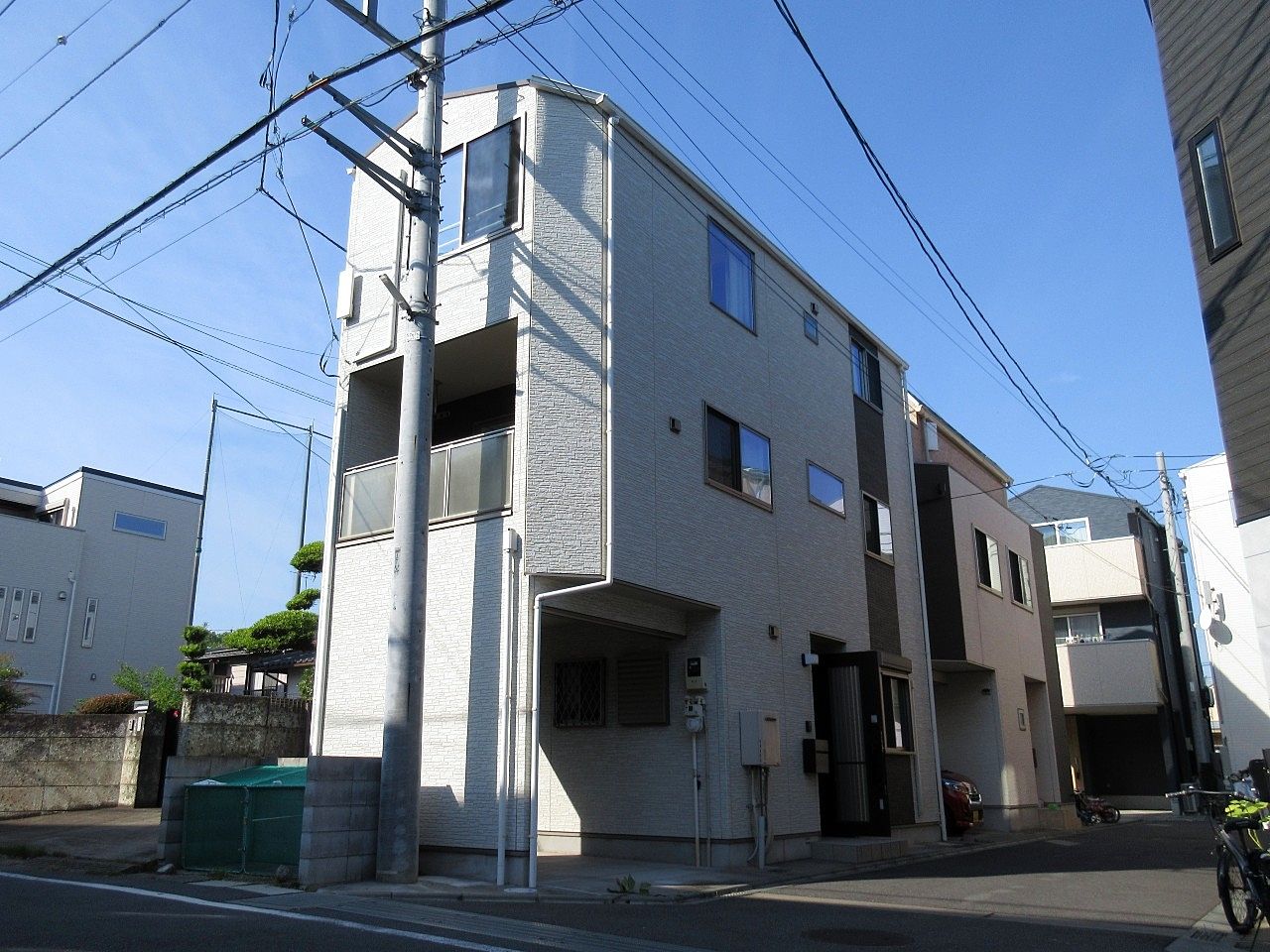 浦和駅、北浦和駅徒歩圏の築浅一戸建て！　周辺環境も良好デス♪