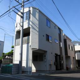 さいたま市浦和区本太5丁目 中古一戸建て ※当店が物元の物件デス 浦和駅、北浦和駅徒歩圏の築浅一戸建て! 周辺環境も良好デス♪